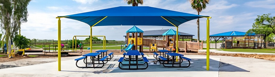 The Impact of Shade Structures on Customer Experience in Retail Spaces